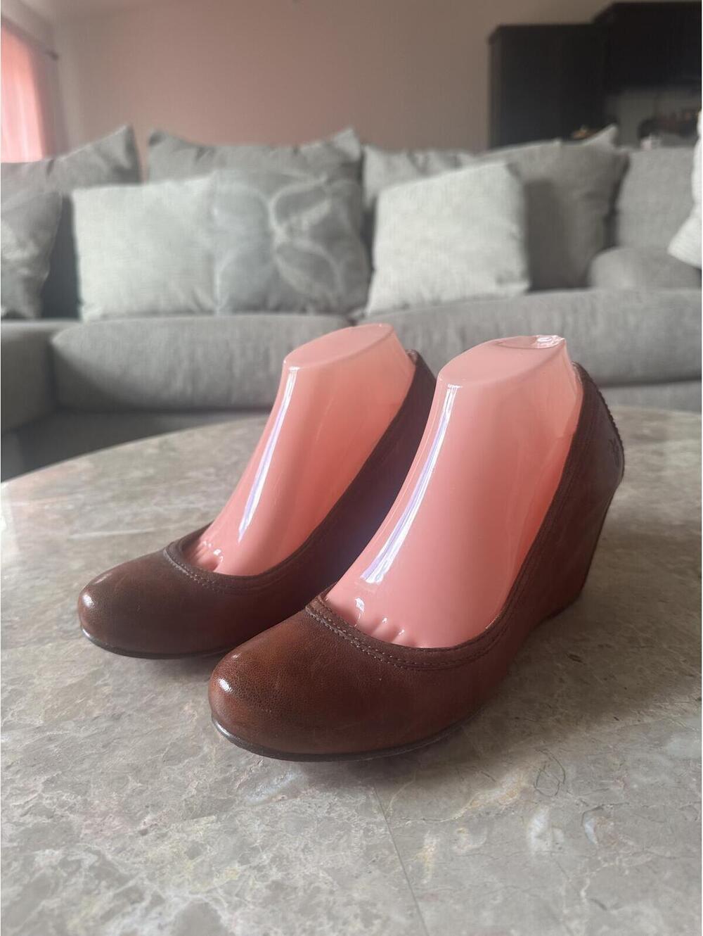 Frye Carson Leather Round Toe Stacked Heel Pump Women's 8.5M